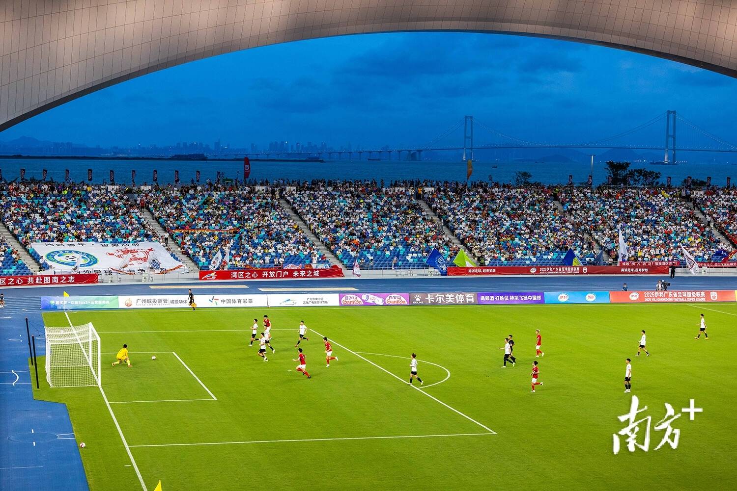 ｜南方日报、南方+2025年度照片不朽情缘试玩网站光影为纪心映万象(图23)