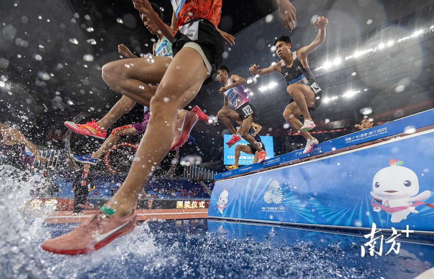 ｜南方日报、南方+2025年度照片不朽情缘试玩网站光影为纪心映万象(图45)