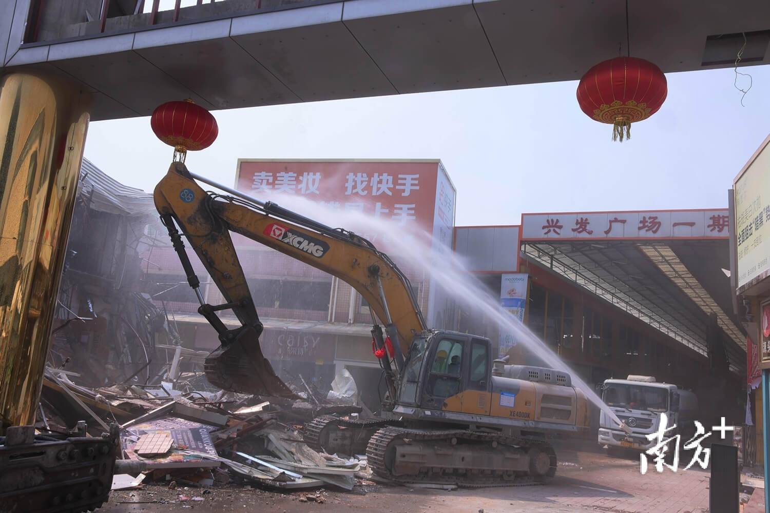 ｜南方日报、南方+2025年度照片不朽情缘试玩网站光影为纪心映万象(图75)